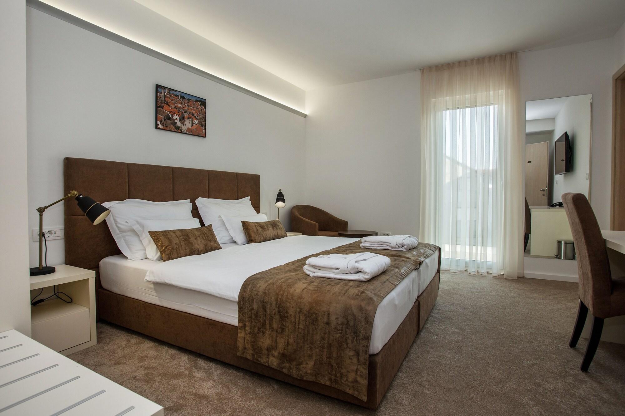 Hotel Rotondo سيغيت دونيي المظهر الخارجي الصورة
