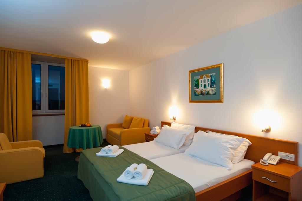 Hotel Rotondo سيغيت دونيي الغرفة الصورة